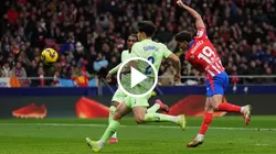 Julián Álvarez volvió a marcarle al FC Barcelona