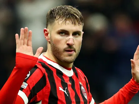 El entrenador de Milan defendió a Santiago Giménez