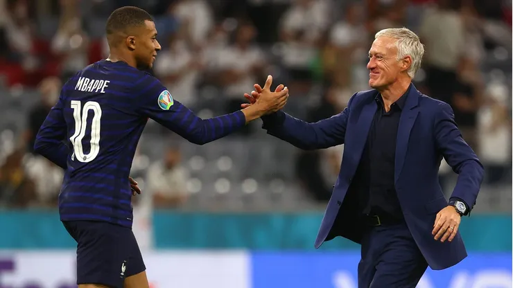 Kylian Mbappé y Didier Deschamps en Francia