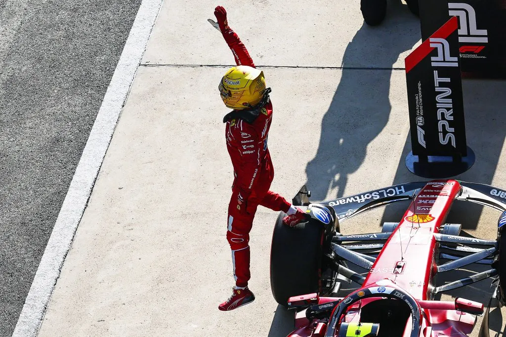 Lewis Hamilton celebrando la pole (Getty Images)
