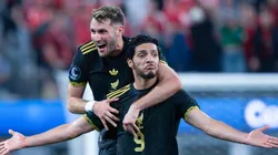 Santiago Giménez habló sobre Raúl Jiménez