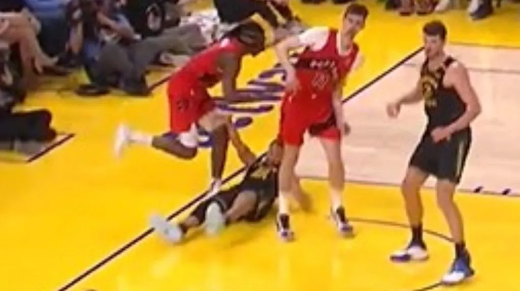 La lesión de Curry en los Warriors. (Foto: X )