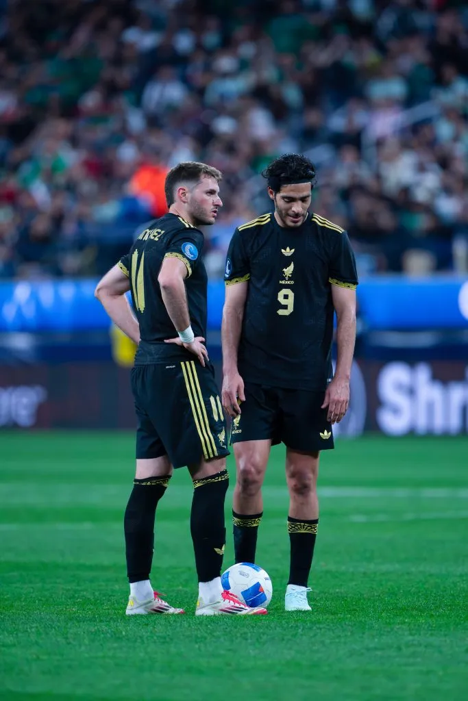 Raúl Jiménez y Santiago Giménez (JAM Media)