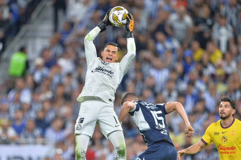 Luis Malagón, de enfrentar a Rayados… ¿a jugar para ellos? [Foto: Getty]