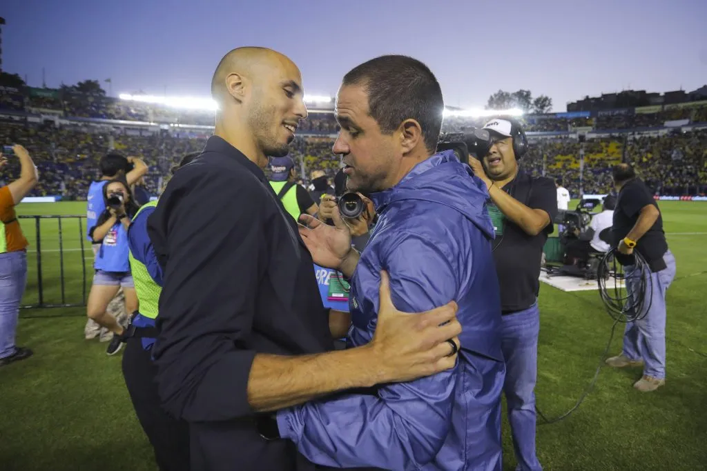 Guido Pizarro saludando a André Jardine (Getty Images)