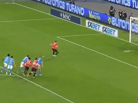 ¡Santiago Giménez falla penalti para Milan ante Napoli!