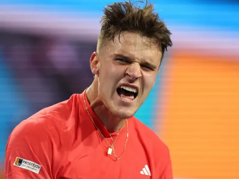 Quién es Jakub Mensik, rival de Novak Djokovic en la final del Masters 1000 de Miami