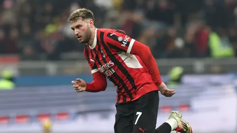 Santiago Giménez no es titular contra Atalanta