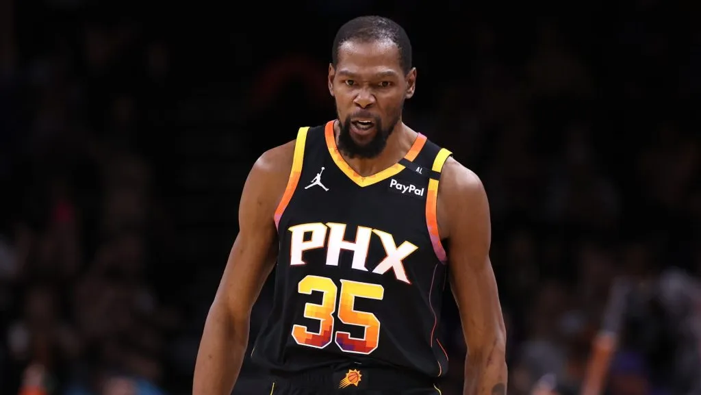 Kevin Durant es una baja casi confirmada para el final de la temporada regular con Phoenix Suns. (GETTY IMAGES)