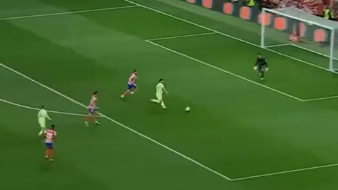 El error en la defensa de Atlético Madrid que le da la victoria de Barcelona