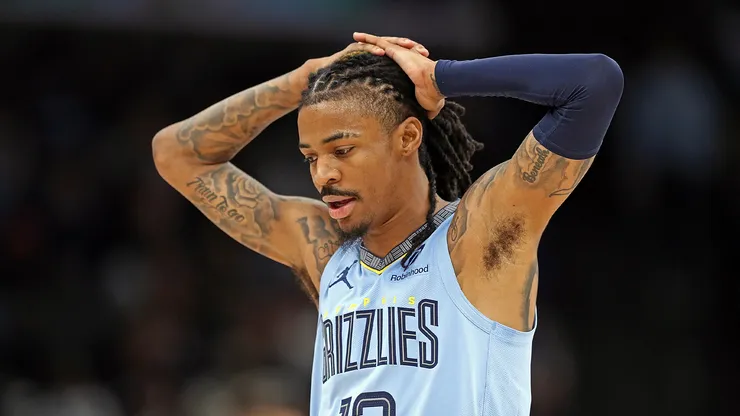 Ja Morant se toma la cabeza en un partido con los Memphis Grizzlies