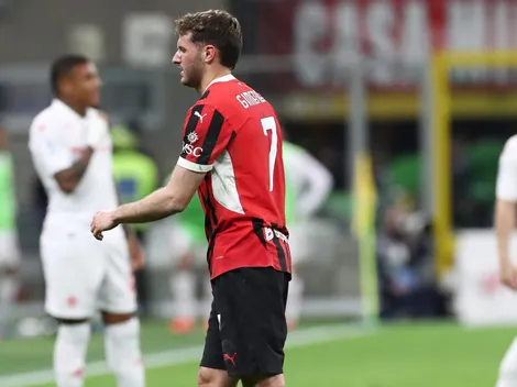 Santiago Giménez fue sustituido en Milan vs. Fiorentina por molestias físicas