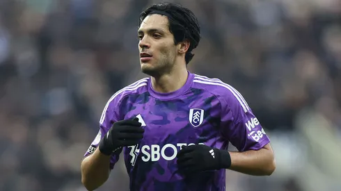 Raúl Jiménez no es titular ante Liverpool