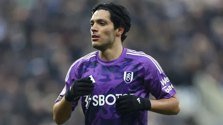 Raúl Jiménez no es titular ante Liverpool