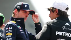 Max Verstappen observa a Andrea Kimi Antonelli