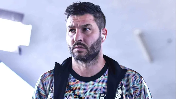 Gignac estuvo presente en la inauguración del nuevo restaurante de Tigres.