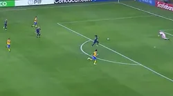 El osotote en defensa de Tigres para el descuento de LA Galaxy