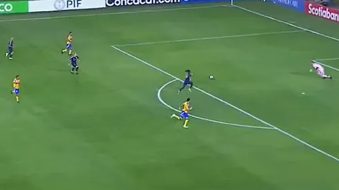 El osotote en defensa de Tigres para el descuento de LA Galaxy