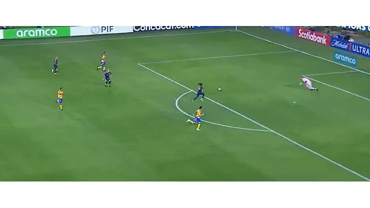 El osotote en defensa de Tigres para el descuento de LA Galaxy