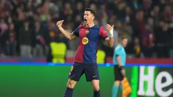 Lewandowski anota el tercero en el Camp Nou
