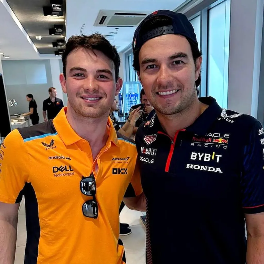 Patricio O’Ward junto a Checo Pérez en la Fórmula 1