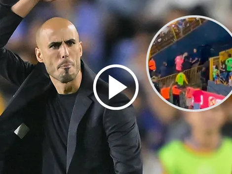 VIDEO: golpe del DT de Tigres a auxiliar de Rayados causa insólito tumulto en el 'Clásico'
