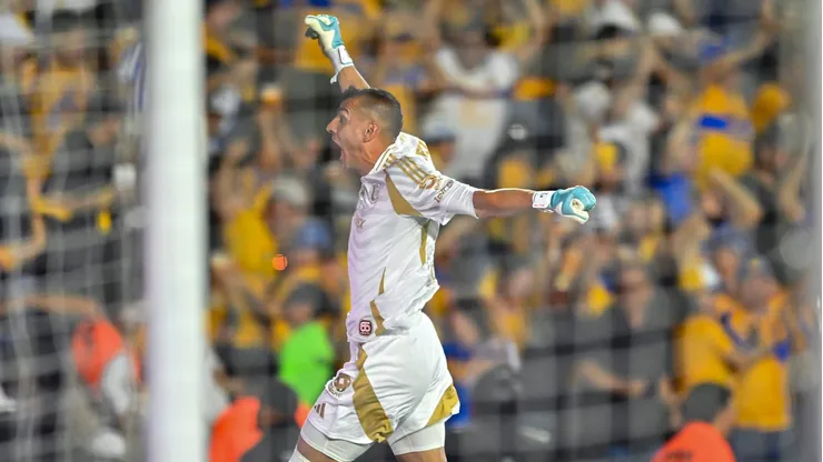 Guzmán alcanzó las 14 victorias con Tigres frente a Rayados.