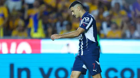 El delantero vio la roja tras protestar una falta a favor de su equipo contra el árbitro Marco Antonio Ortiz