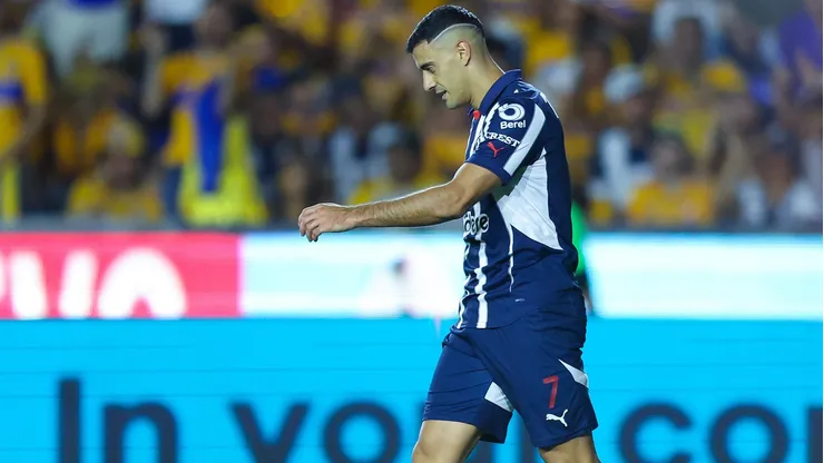 El delantero vio la roja tras protestar una falta a favor de su equipo contra el árbitro Marco Antonio Ortiz