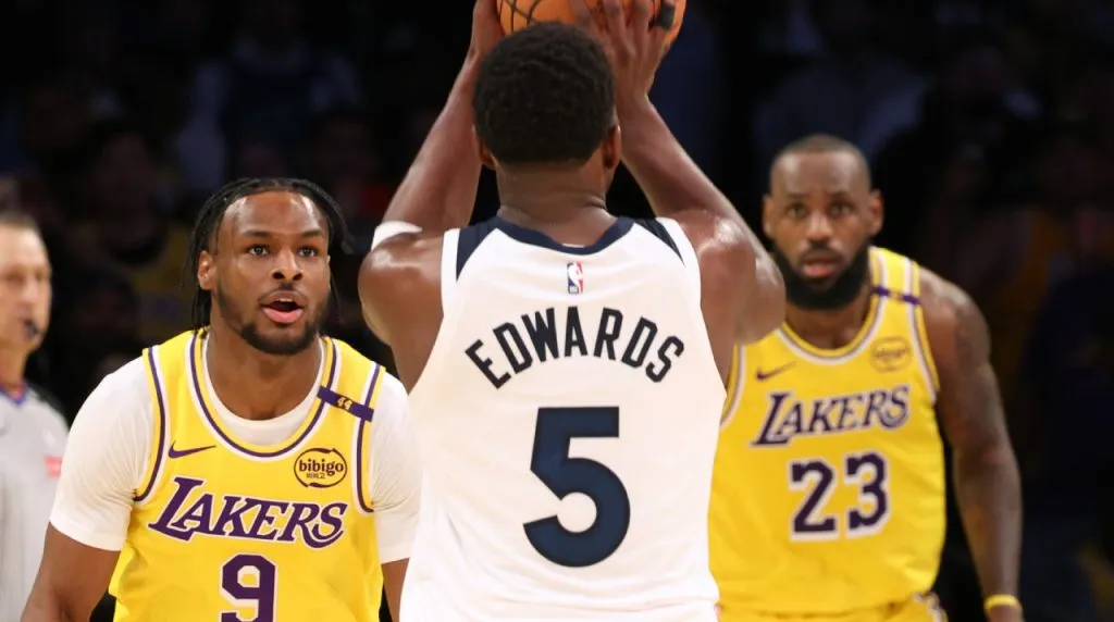 Bronny James, Anthony Edwards y LeBron James. (Foto: Getty Images)