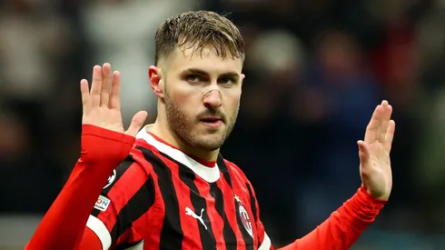 Santiago Giménez busca ganar su primer título con Milan