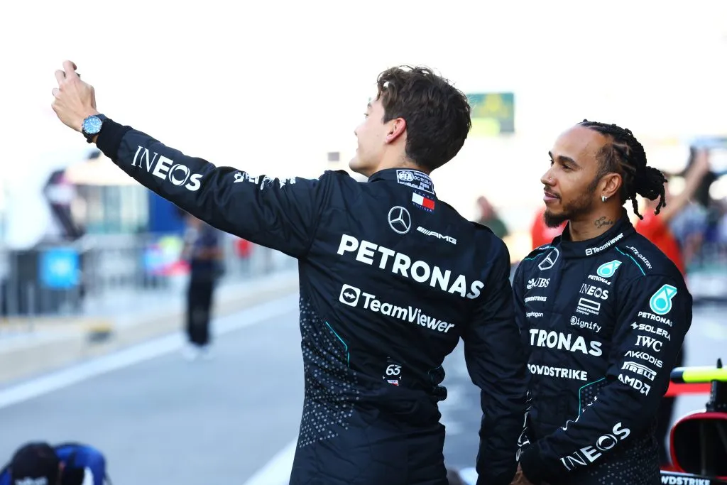 George Russell junto a Lewis Hamilton en Abu Dhabi (GETTY IMAGES)