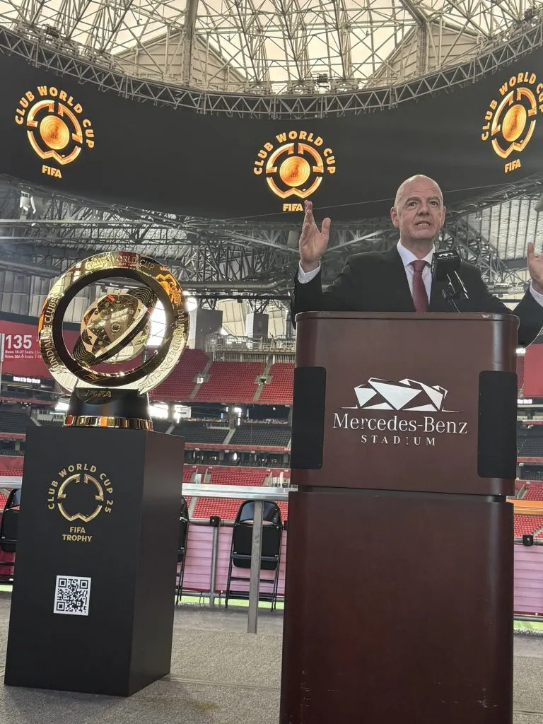Gianni Infantino visitando el Mercedes-Benz Stadium (@TapaNava)