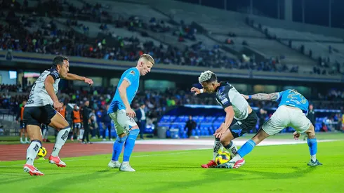 Aficionados de Cruz Azul critican a un jugador