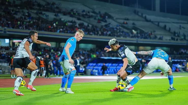 Aficionados de Cruz Azul critican a un jugador
