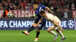 Lautaro Martínez saca un potente remate.