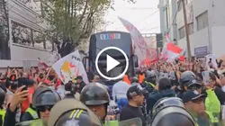 Aficionados de Toluca atacaron al camión de Cruz Azul