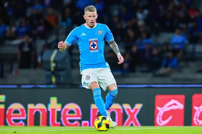 Bogusz, una de las varias figuras que aguardan su turno en el banco [Foto: Getty]