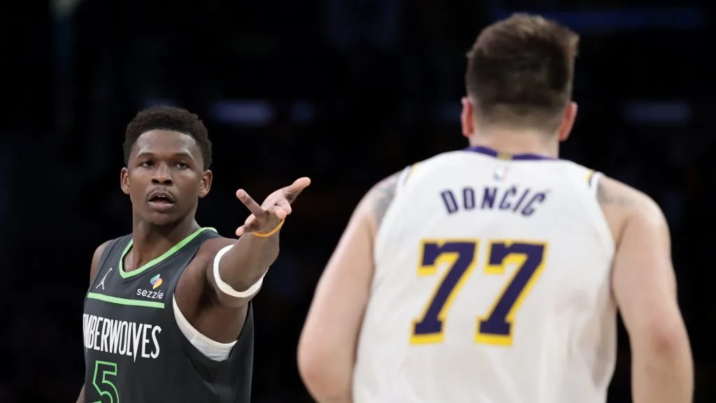 Anthony Edwards hizo lo que quiso con Los Angeles Lakers y Minnesota Timberwolves ganó el primer partido de Playoffs. (GETTY IMAGES)