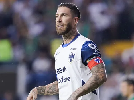 Sergio Ramos salió lesionado vs. León y preocupa a Rayados de cara al Play-In