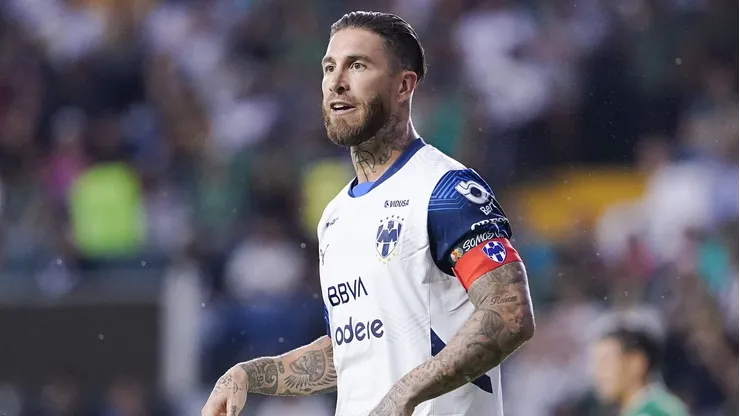 Sergio Ramos salió lesionado vs. León y preocupa a Rayados de cara al Play-In