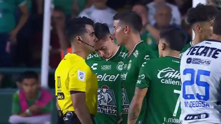 James Rodríguez vio la tarjeta roja en el duelo de León vs. Rayados