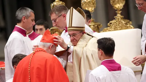 Carlos Aguiar Retes junto al Papa Francisco