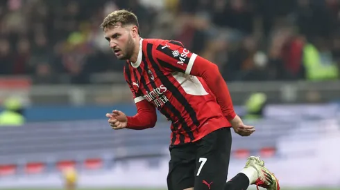 Santiago Giménez no será parte de la alineación titular de Milan ante Inter por la Copa Italia 2024-24