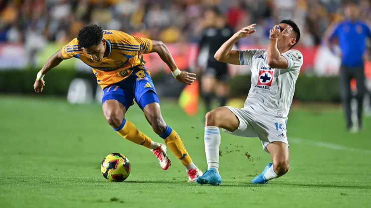 Tigres y Cruz Azul se enfrentan en un partidazo.