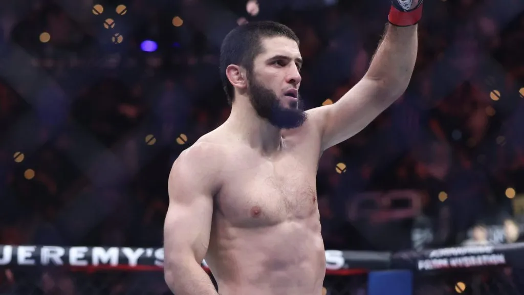 Islam Makhachev es el campeón absoluto del peso ligero de la UFC. (GETTY IMAGES)