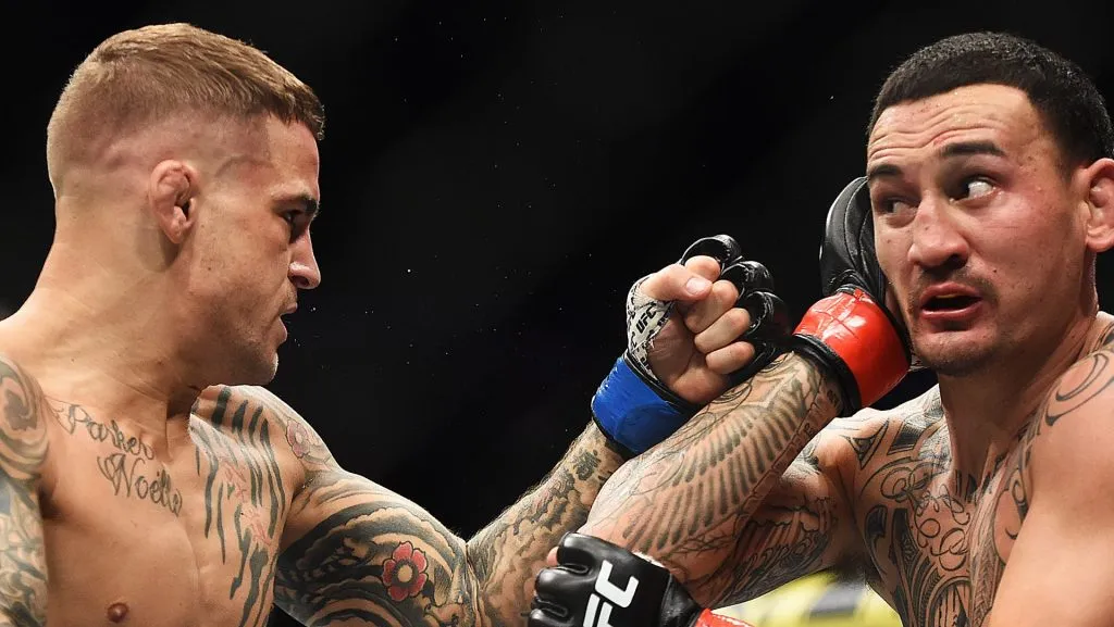 Dustin Poirier y Max Holloway se enfrentaron por segunda y última vez en 2019. (GETTY IMAGES)