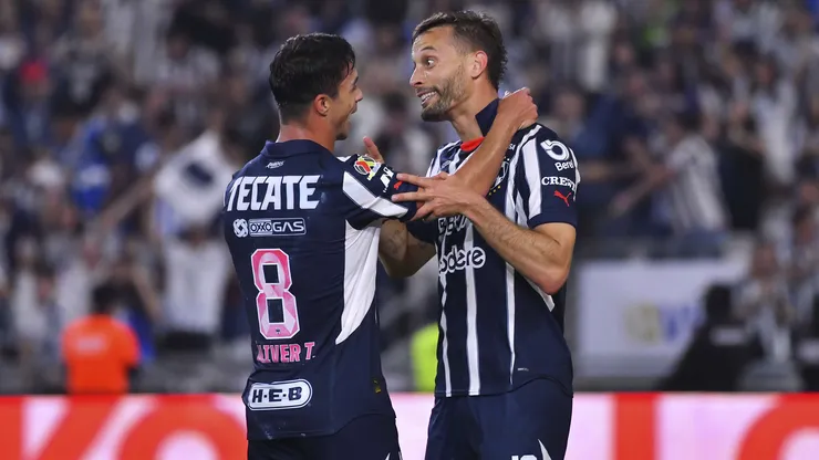 Sergio Canales y Óliver Torres, jugadores de Rayados