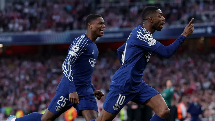 Dembélé festeja el único gol del encuentro en la capital inglesa.