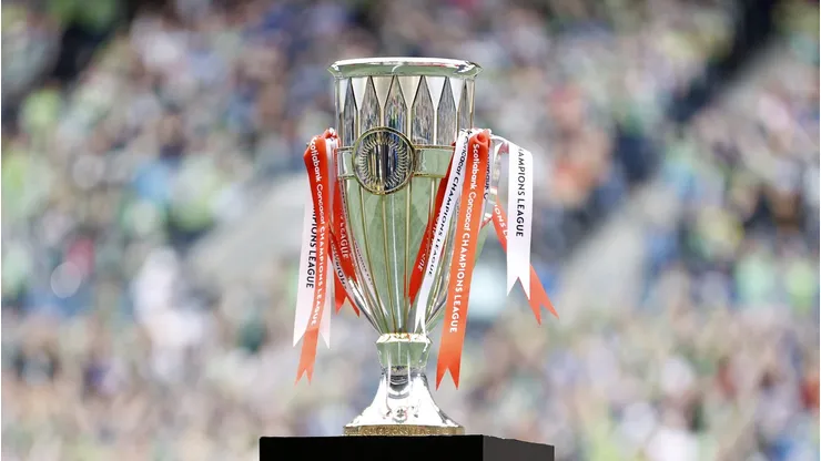 El trofeo de campeón de la Concacaf Champions Cup.